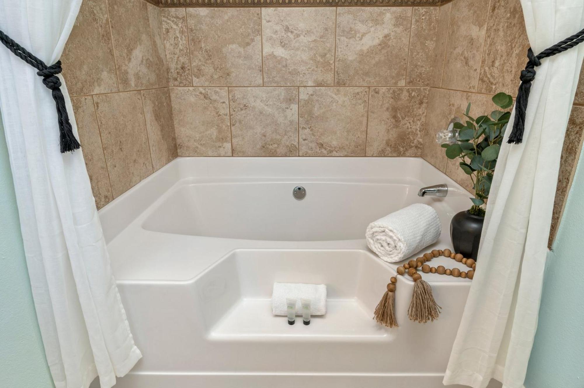 Beautiful Pet Friendly Home! New Tropical Pool, Opt Golf Cart And Pool Heat, Minutes To Beach Дестин Екстериор снимка